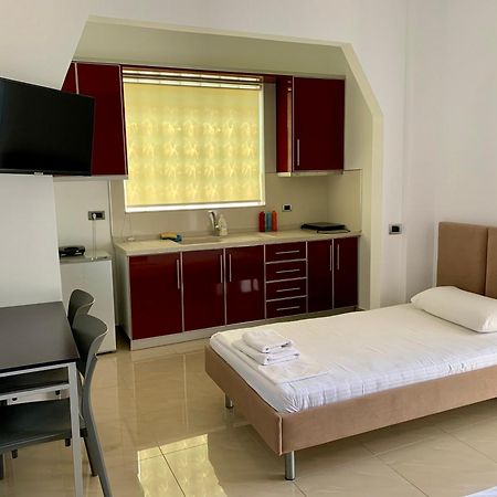 Hotel Piazza Sarande Bagian luar foto