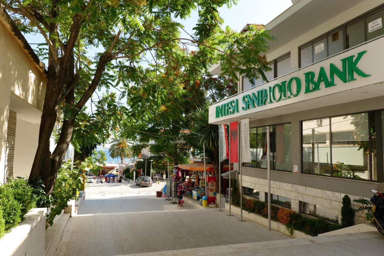 Hotel Piazza Sarande Bagian luar foto