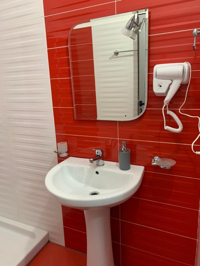Hotel Piazza Sarande Bagian luar foto