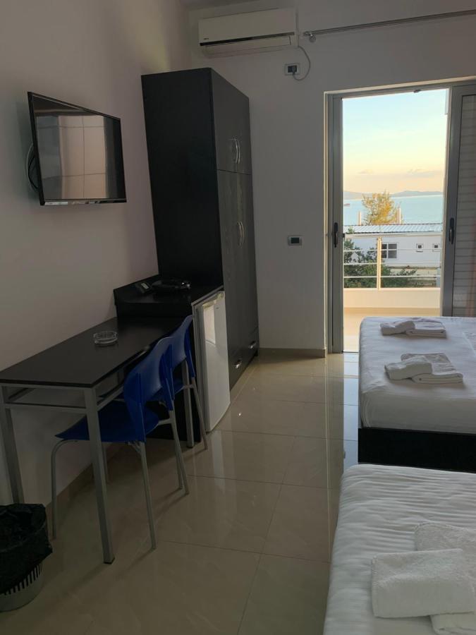 Hotel Piazza Sarande Bagian luar foto