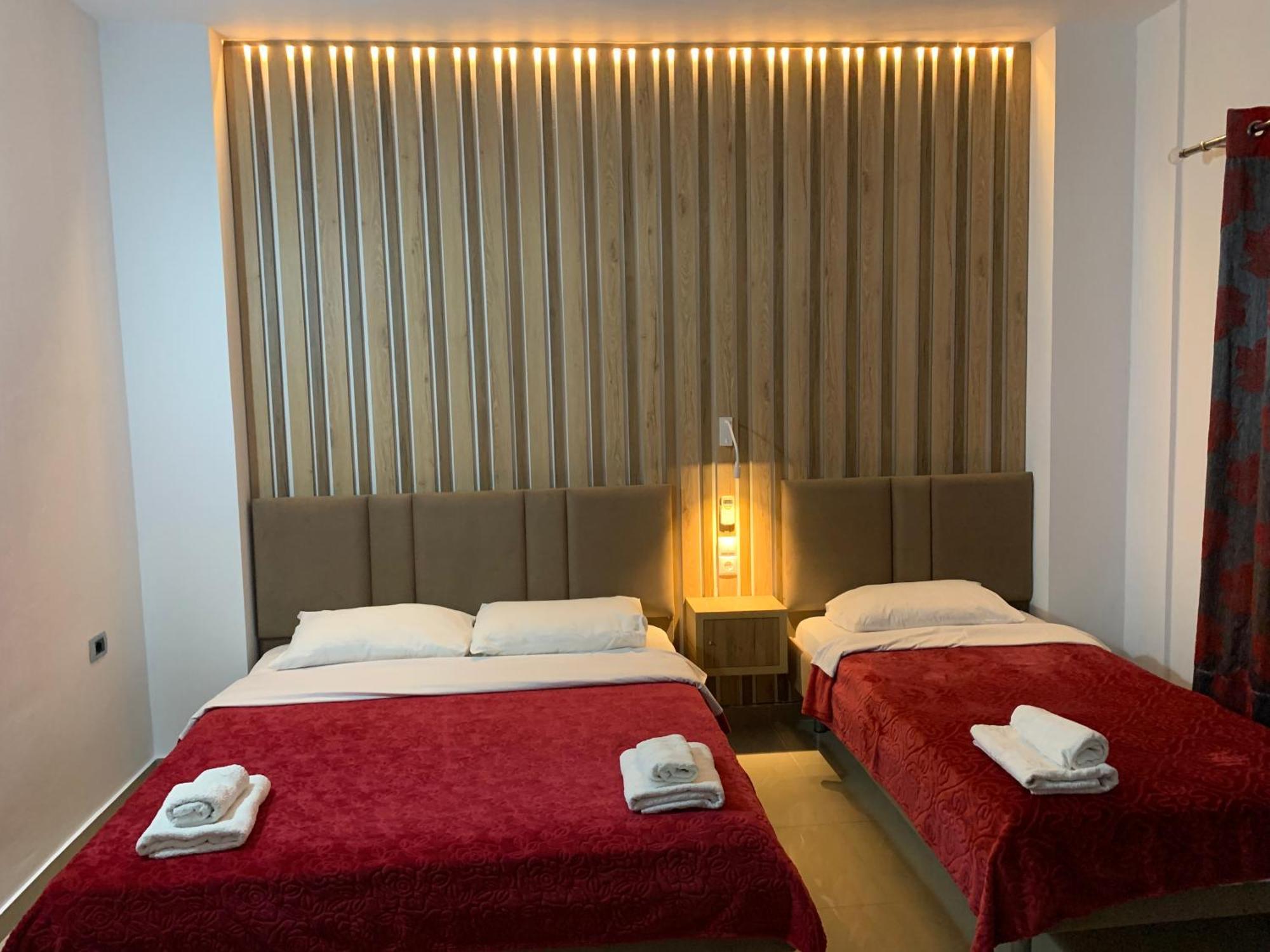 Hotel Piazza Sarande Bagian luar foto
