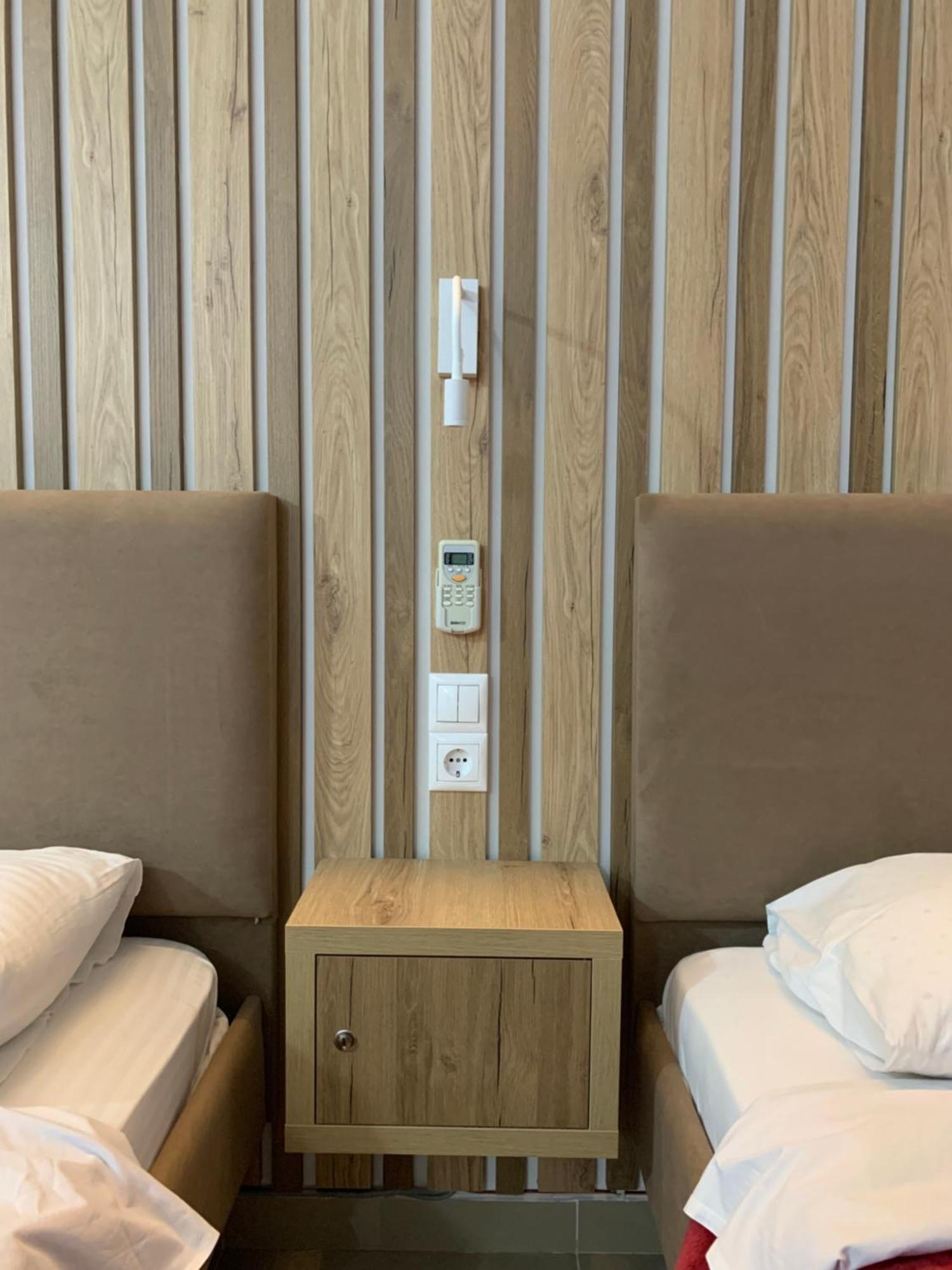 Hotel Piazza Sarande Bagian luar foto