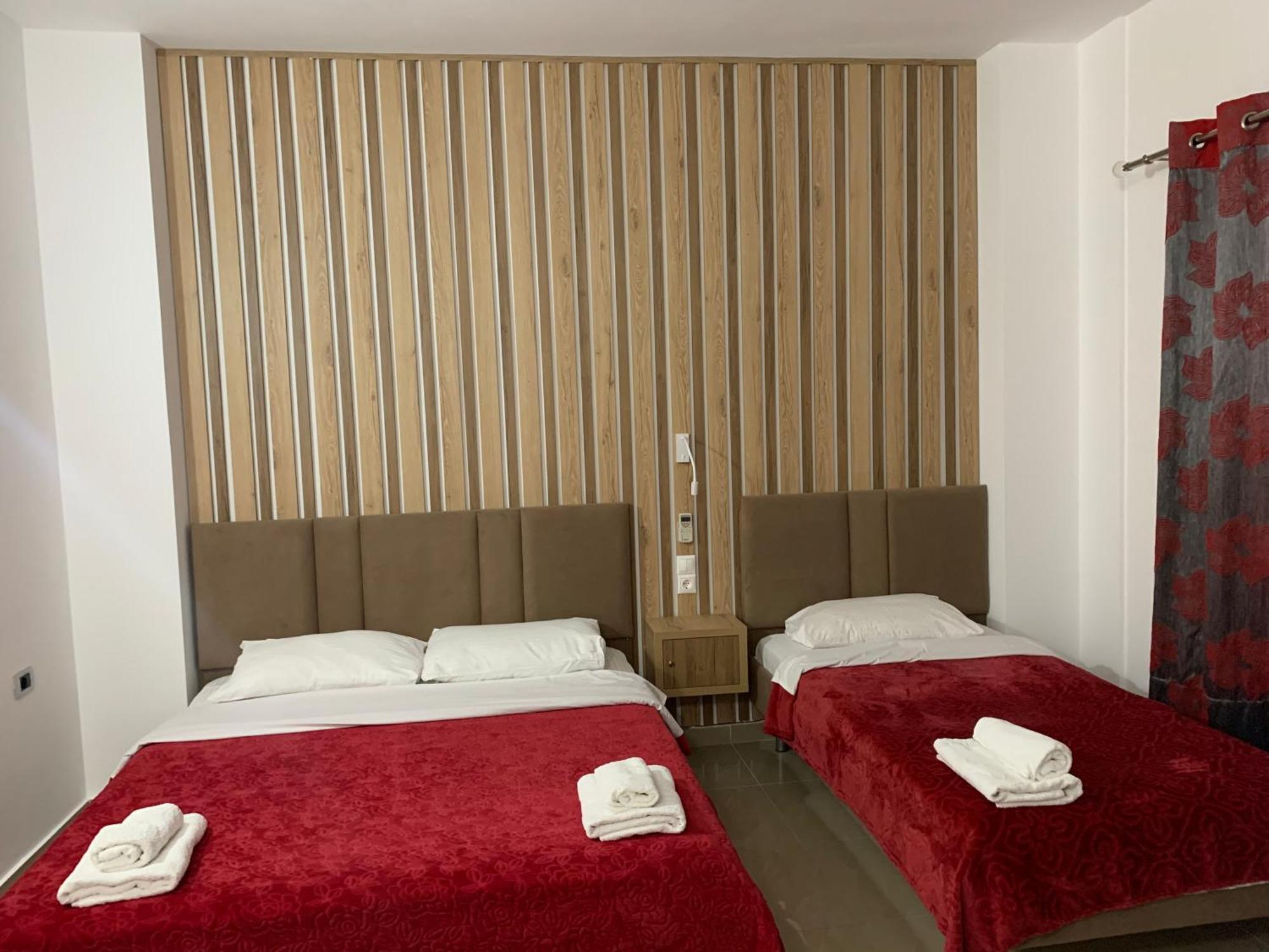 Hotel Piazza Sarande Bagian luar foto