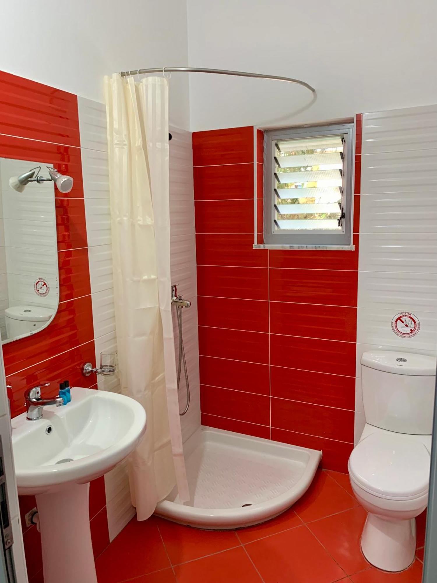 Hotel Piazza Sarande Bagian luar foto