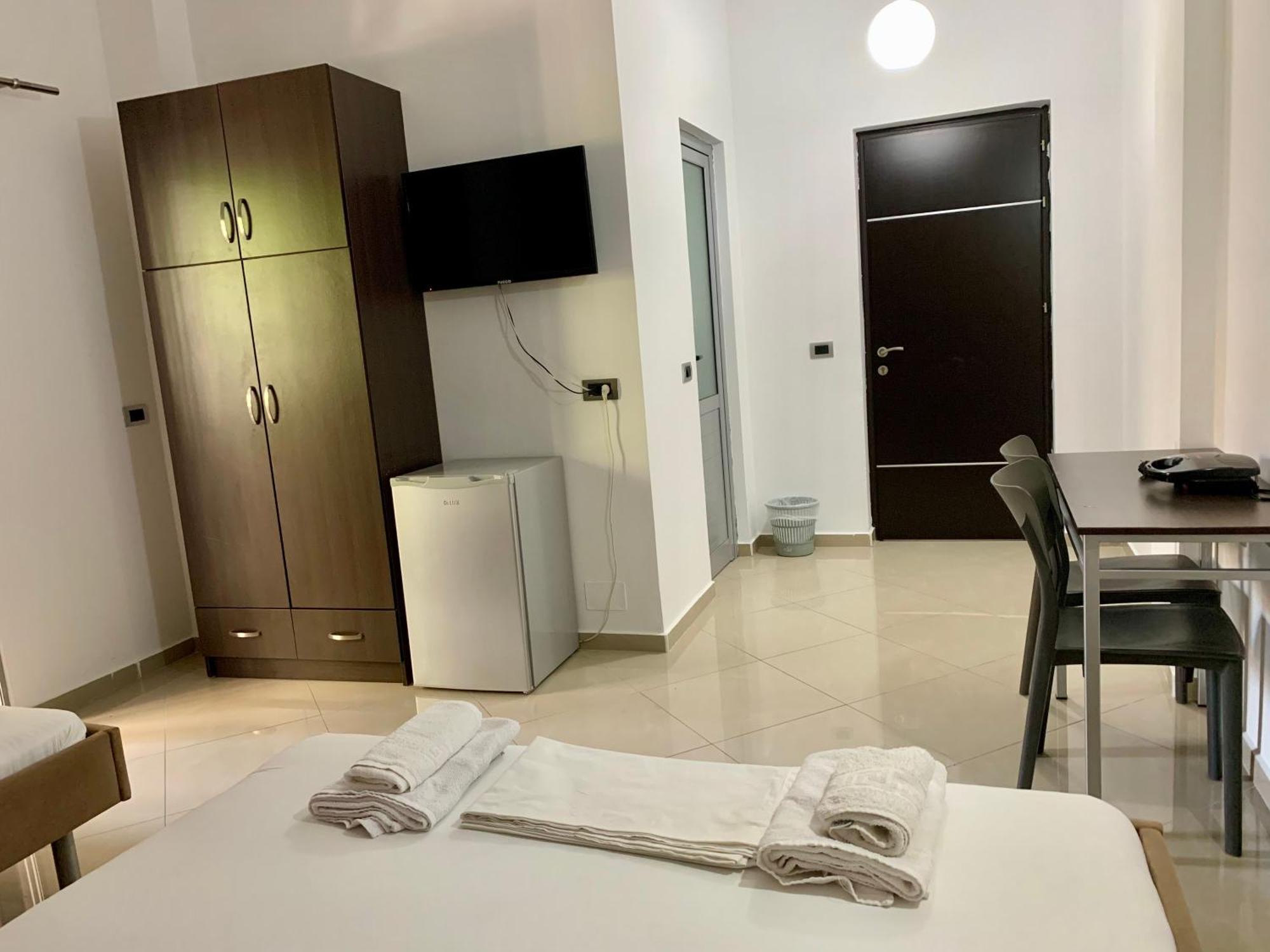 Hotel Piazza Sarande Bagian luar foto