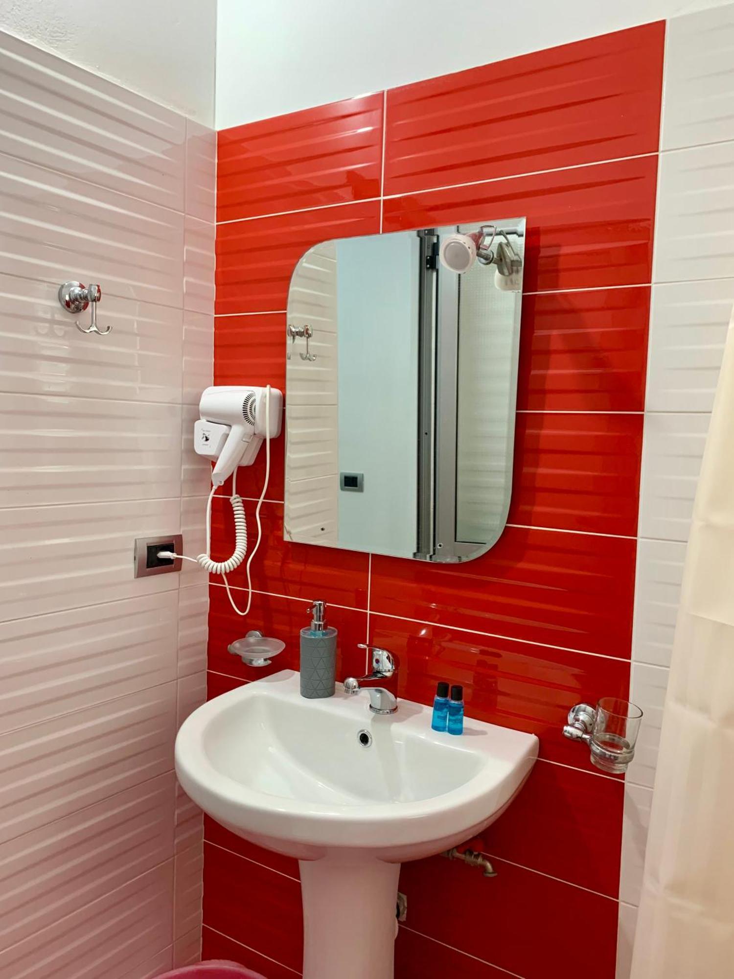 Hotel Piazza Sarande Bagian luar foto