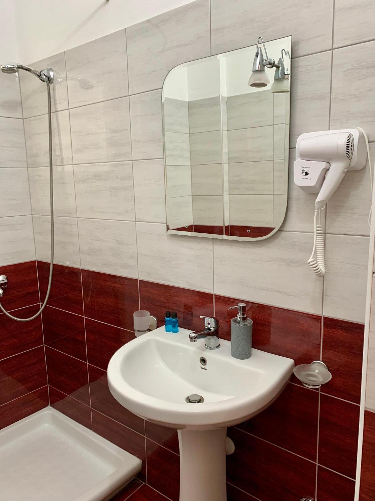 Hotel Piazza Sarande Bagian luar foto