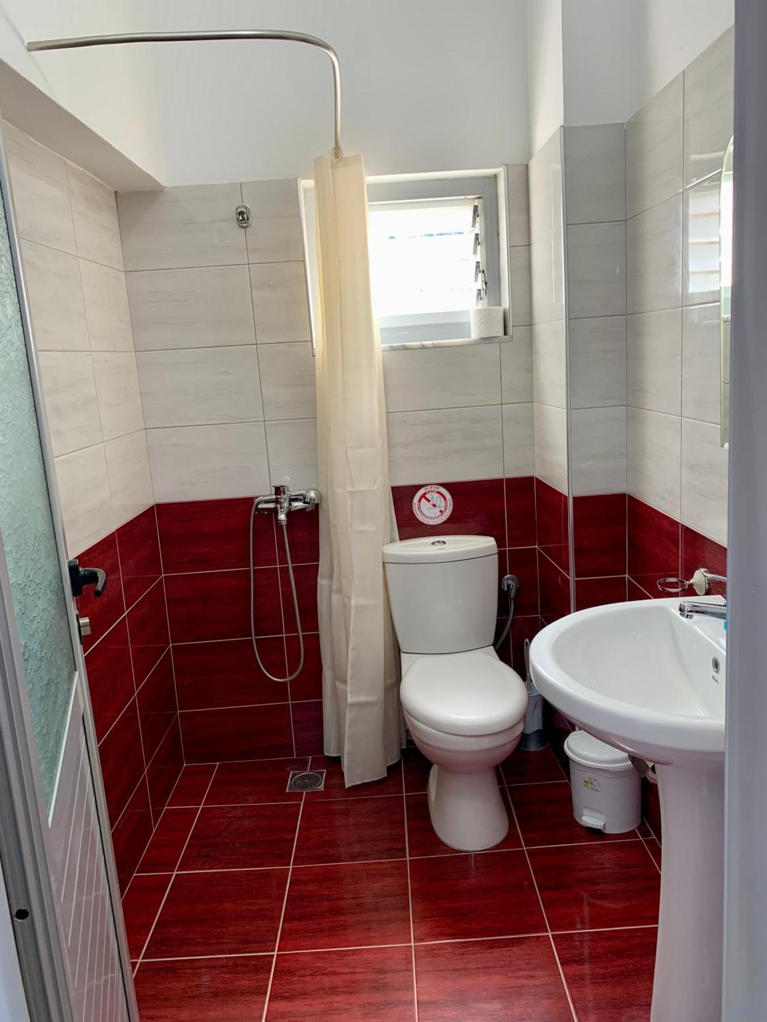 Hotel Piazza Sarande Bagian luar foto