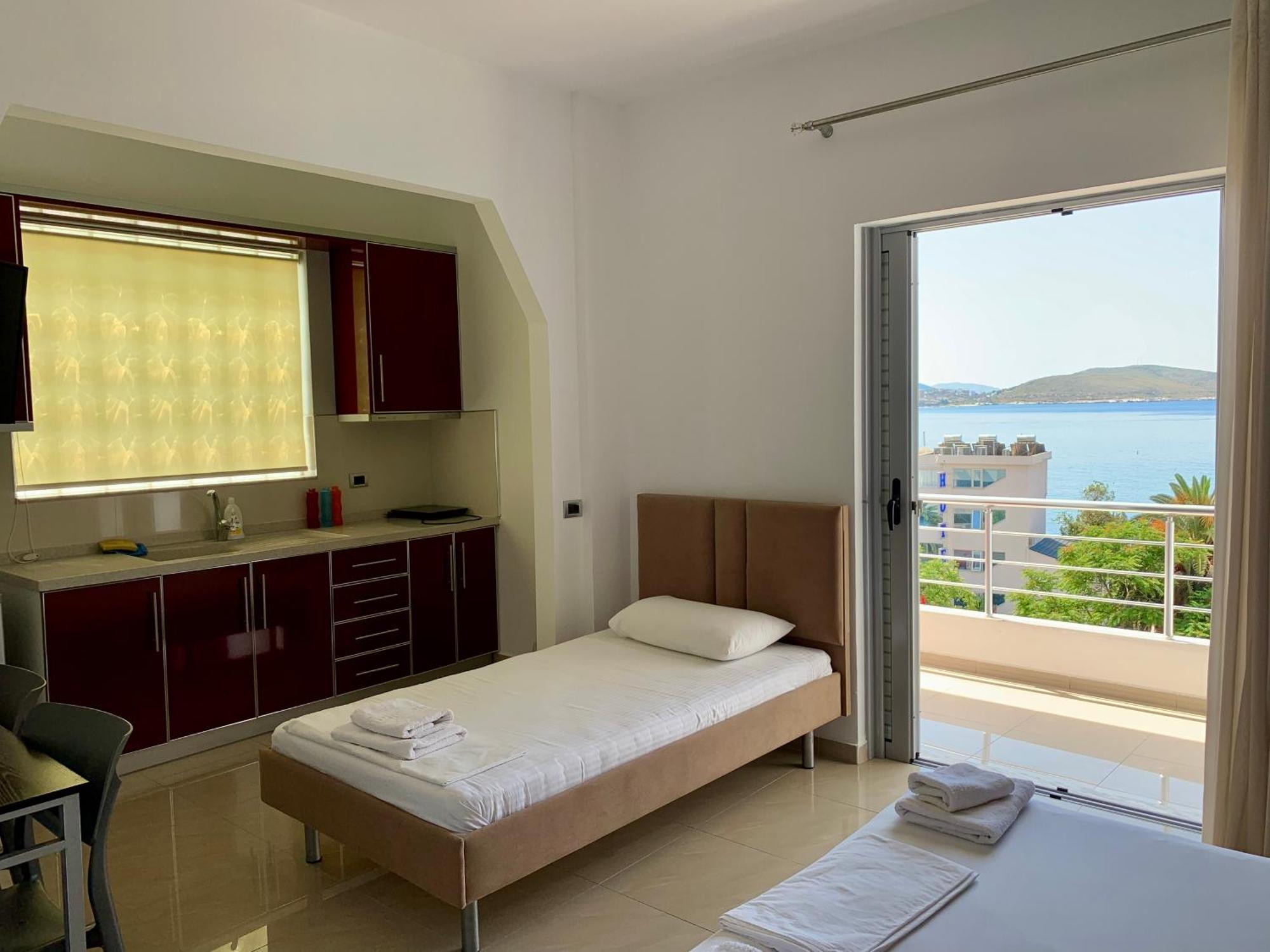 Hotel Piazza Sarande Bagian luar foto