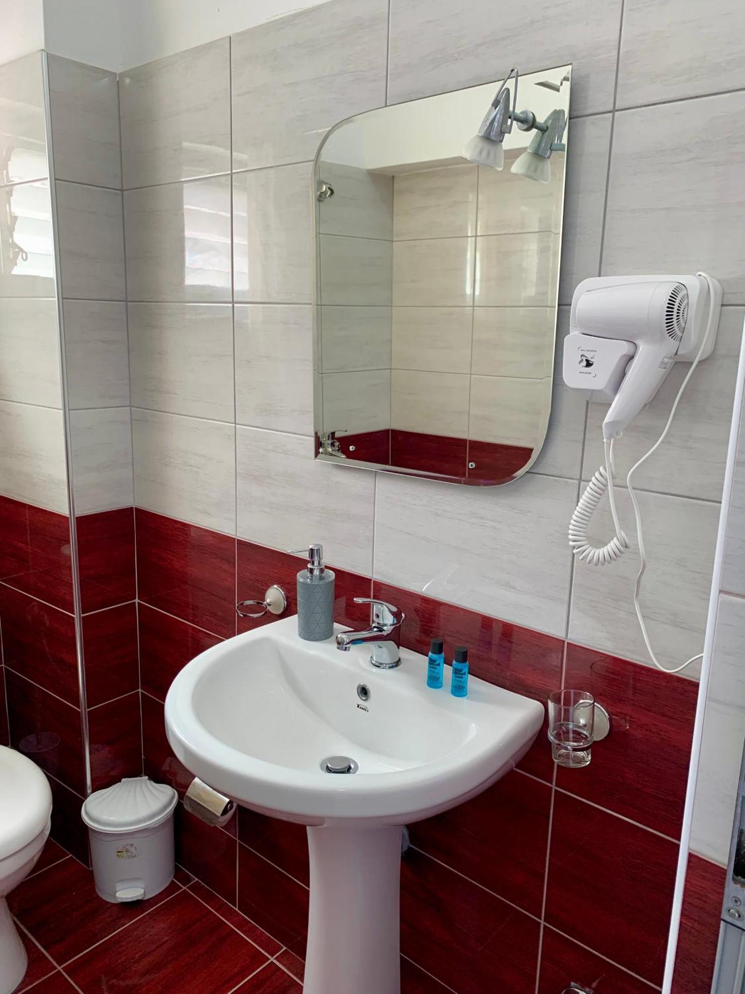Hotel Piazza Sarande Bagian luar foto