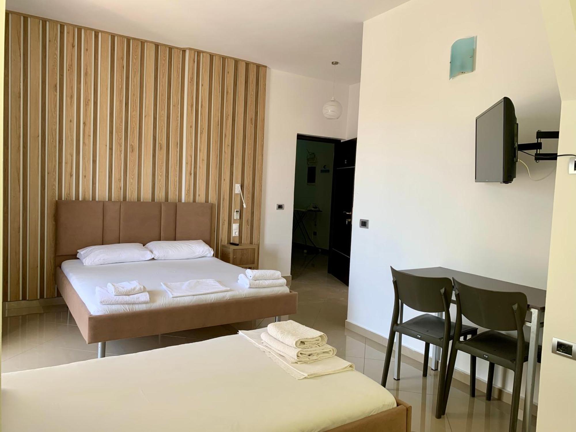 Hotel Piazza Sarande Bagian luar foto