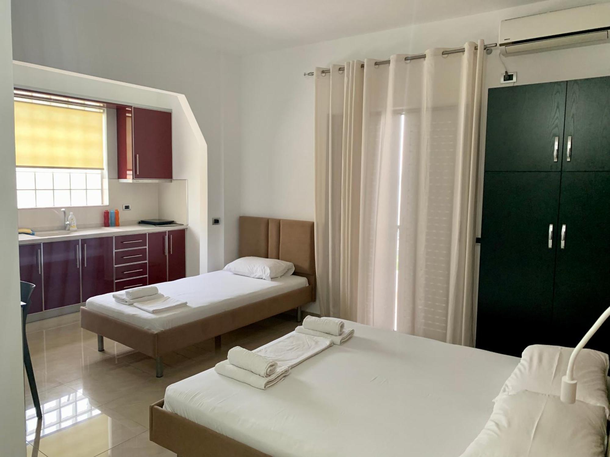 Hotel Piazza Sarande Bagian luar foto